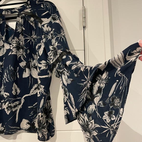 Women’s Floral Blue Parker Blouse - Picture 3 of 9